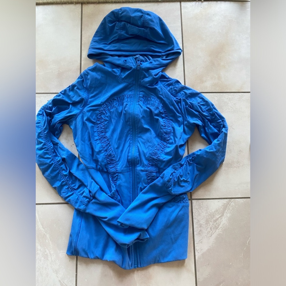 Lulu Zip Up